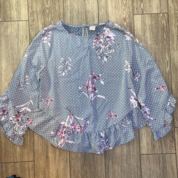 2/$15 Floral Blouse - Picture 1 of 4